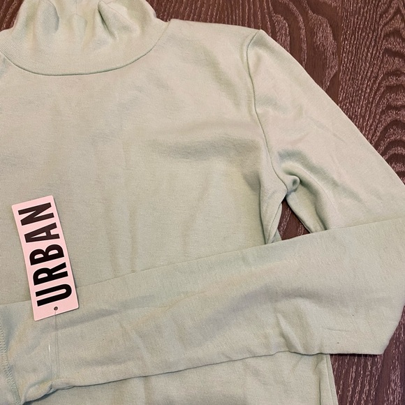 NWT BDG pastel green turtleneck/mock neck long sleeve M - Picture 4 of 8